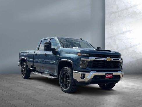 Used 2025 Chevrolet Silverado 2500 LT w/ Convenience Package AWD/4WD image 8