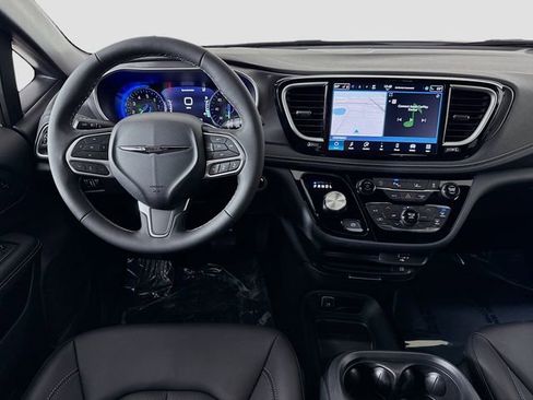 New 2026 Chrysler Pacifica Select FWD image 21
