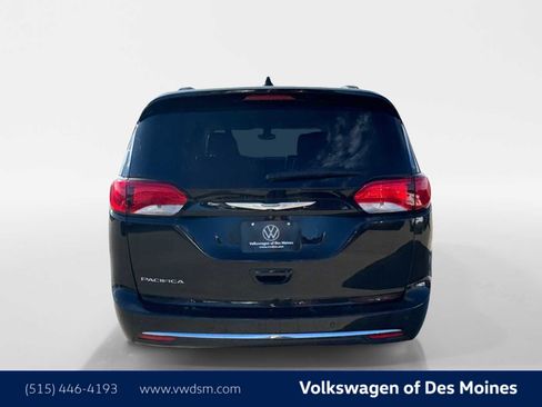 Used 2017 Chrysler Pacifica Touring-L image 6