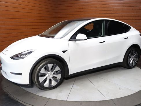Used 2023 Tesla Model Y Long Range image 5