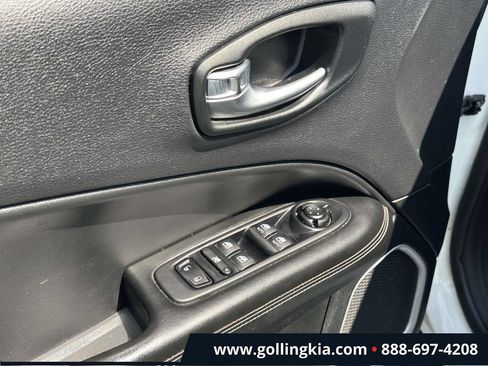 Used 2019 Jeep Compass Latitude w/ Cold Weather Group AWD/4WD image 16