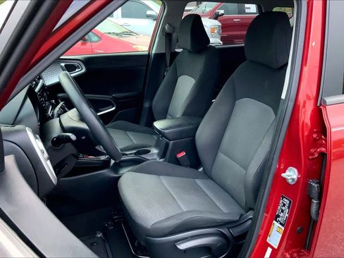 Used 2022 Kia Soul LX w/ Technology Package FWD image 8