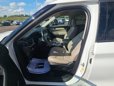 Used 2023 Ford Explorer XLT w/ Equipment Group 202A AWD/4WD image 12