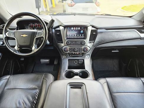 Used 2018 Chevrolet Suburban LT image 15