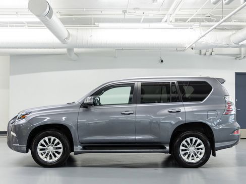 Used 2022 Lexus GX 460 Premium w/ Premium Package AWD/4WD image 2