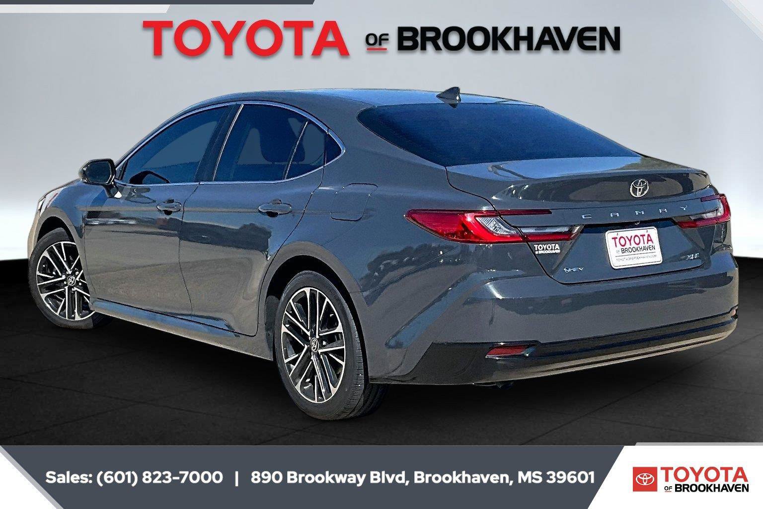 Used 2025 Toyota Camry XLE FWD image 2