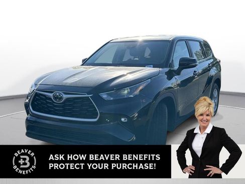 Used 2023 Toyota Highlander LE image 1
