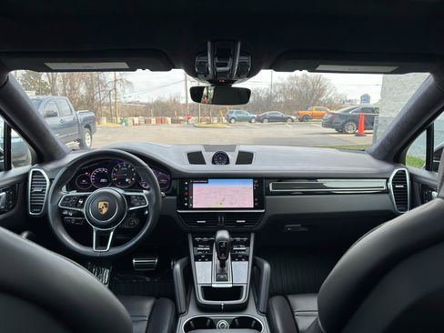 Used 2022 Porsche Cayenne GTS image 28