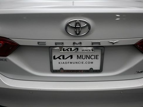Used 2018 Toyota Camry XLE FWD image 10