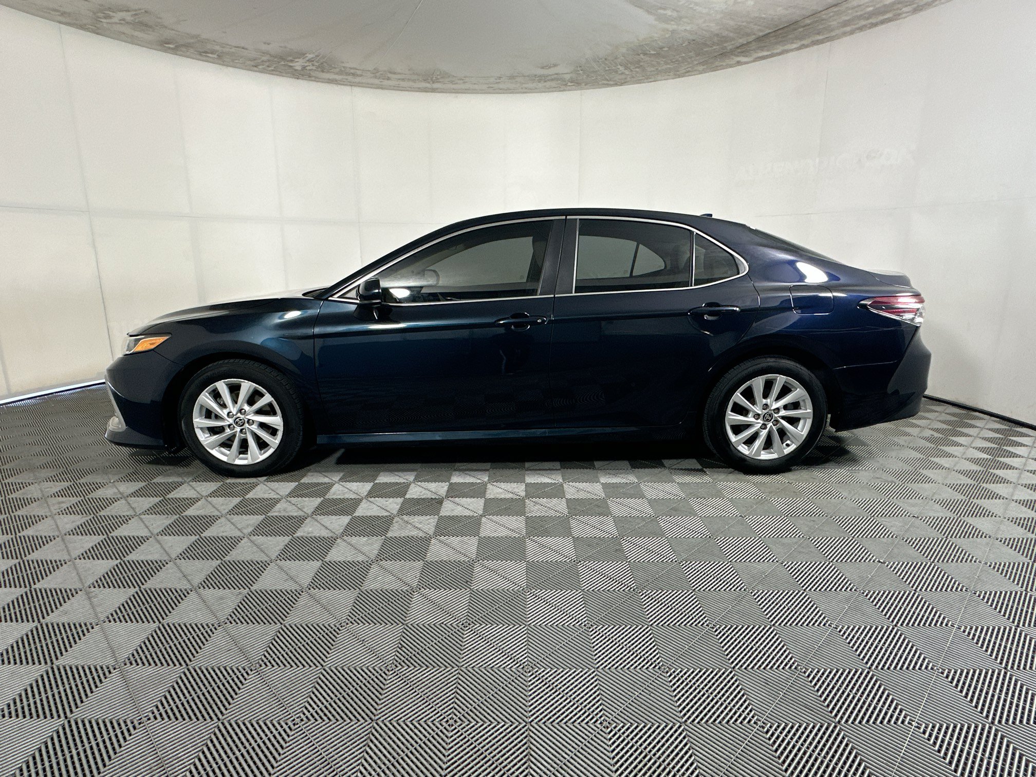 Used 2021 Toyota Camry LE FWD image 6