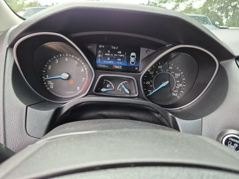 Used 2017 Ford Focus Titanium FWD image 19