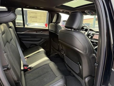 New 2026 Jeep Grand Cherokee Altitude AWD/4WD image 11
