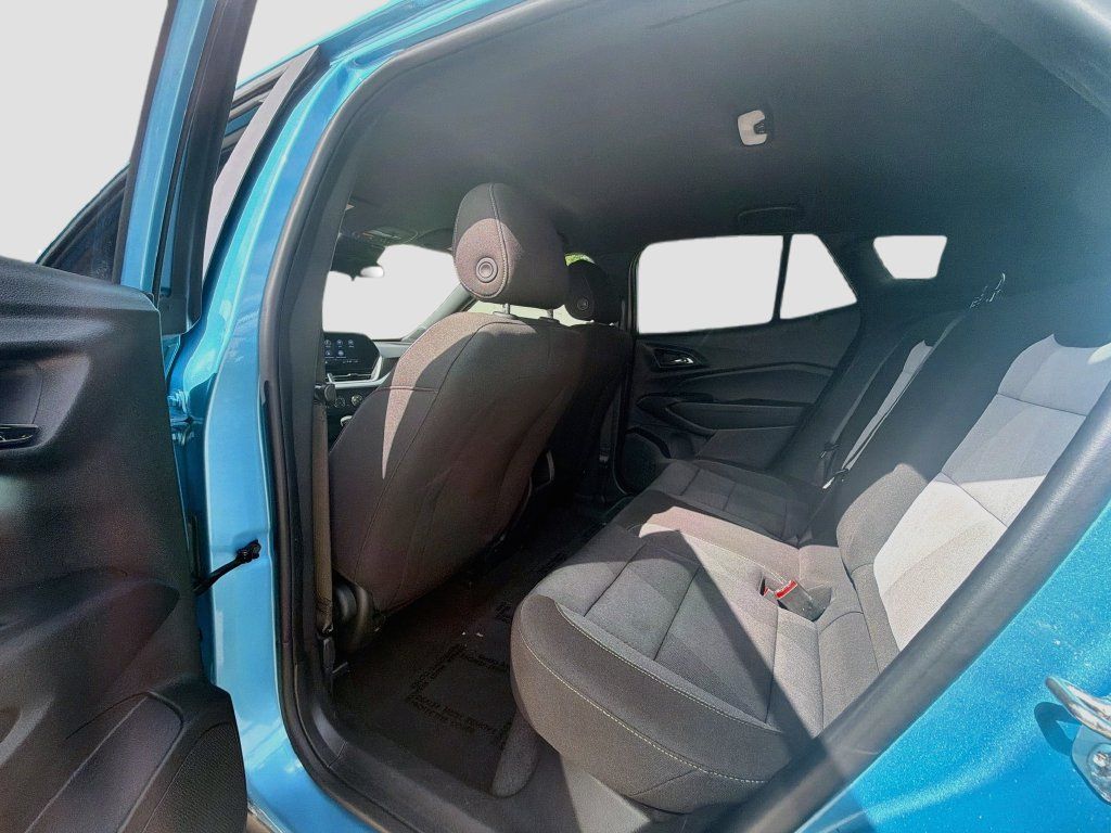 Used 2025 Chevrolet Trax RS w/ Driver Confidence Package FWD image 23