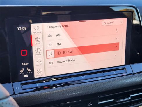 Used 2022 Volkswagen GTI SE image 11