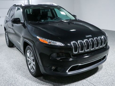 Used 2018 Jeep Cherokee Limited FWD image 5