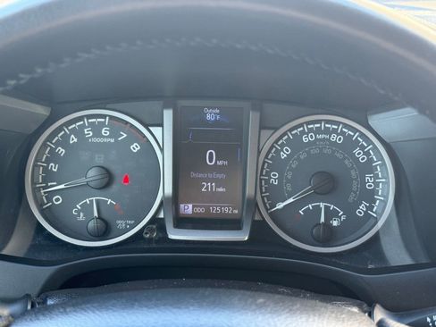 Used 2016 Toyota Tacoma SR5 image 19