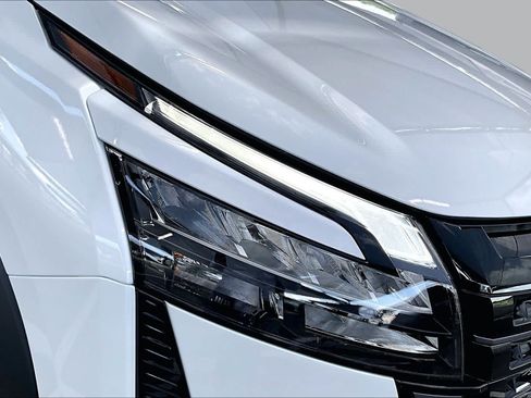 New 2026 Nissan Pathfinder SL FWD image 13