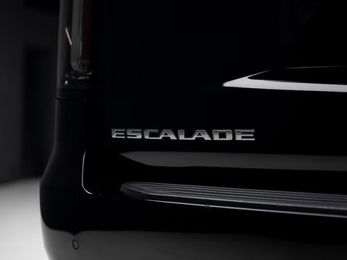 Used 2023 Cadillac Escalade ESV Premium Luxury w/ LPO, Floor Liner Package AWD/4WD image 31