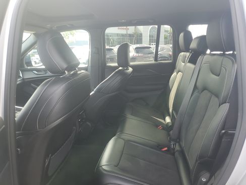 Used 2024 Jeep Grand Cherokee Altitude RWD image 13
