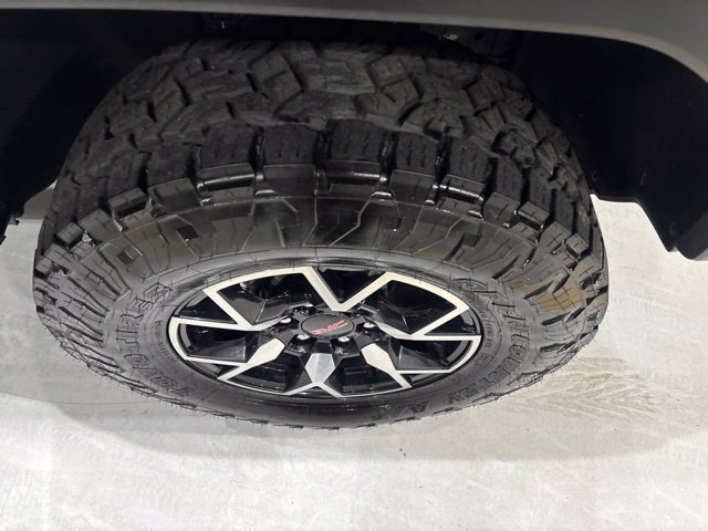 Used 2023 GMC Canyon AT4X AWD/4WD image 26