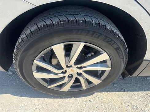 Used 2024 Chevrolet Equinox LT FWD image 27