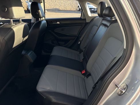 Used 2025 Volkswagen Jetta SE image 25