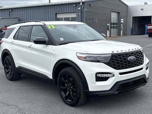 Used 2023 Ford Explorer ST-Line w/ Class IV Trailer Tow Package AWD/4WD image 1