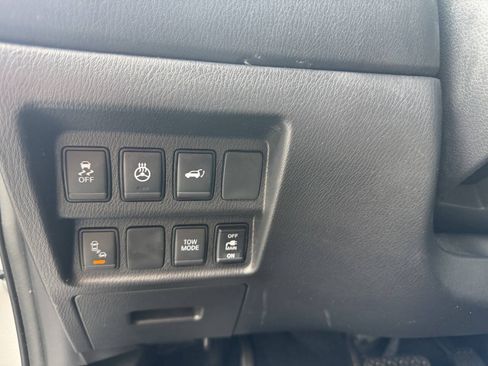 Used 2020 Nissan Pathfinder SL AWD/4WD image 36