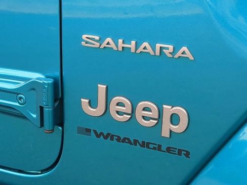 Used 2024 Jeep Wrangler Unlimited Sahara w/ Technology Group AWD/4WD image 13