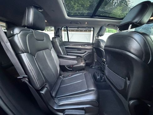 Used 2023 Jeep Grand Cherokee L Limited w/ Luxury Tech Group II AWD/4WD image 35