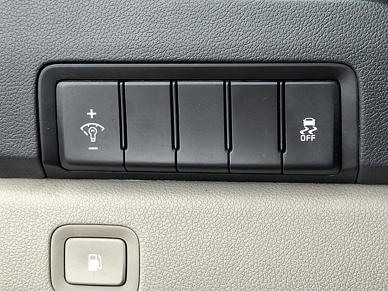 Used 2021 Kia Sedona LX FWD image 25