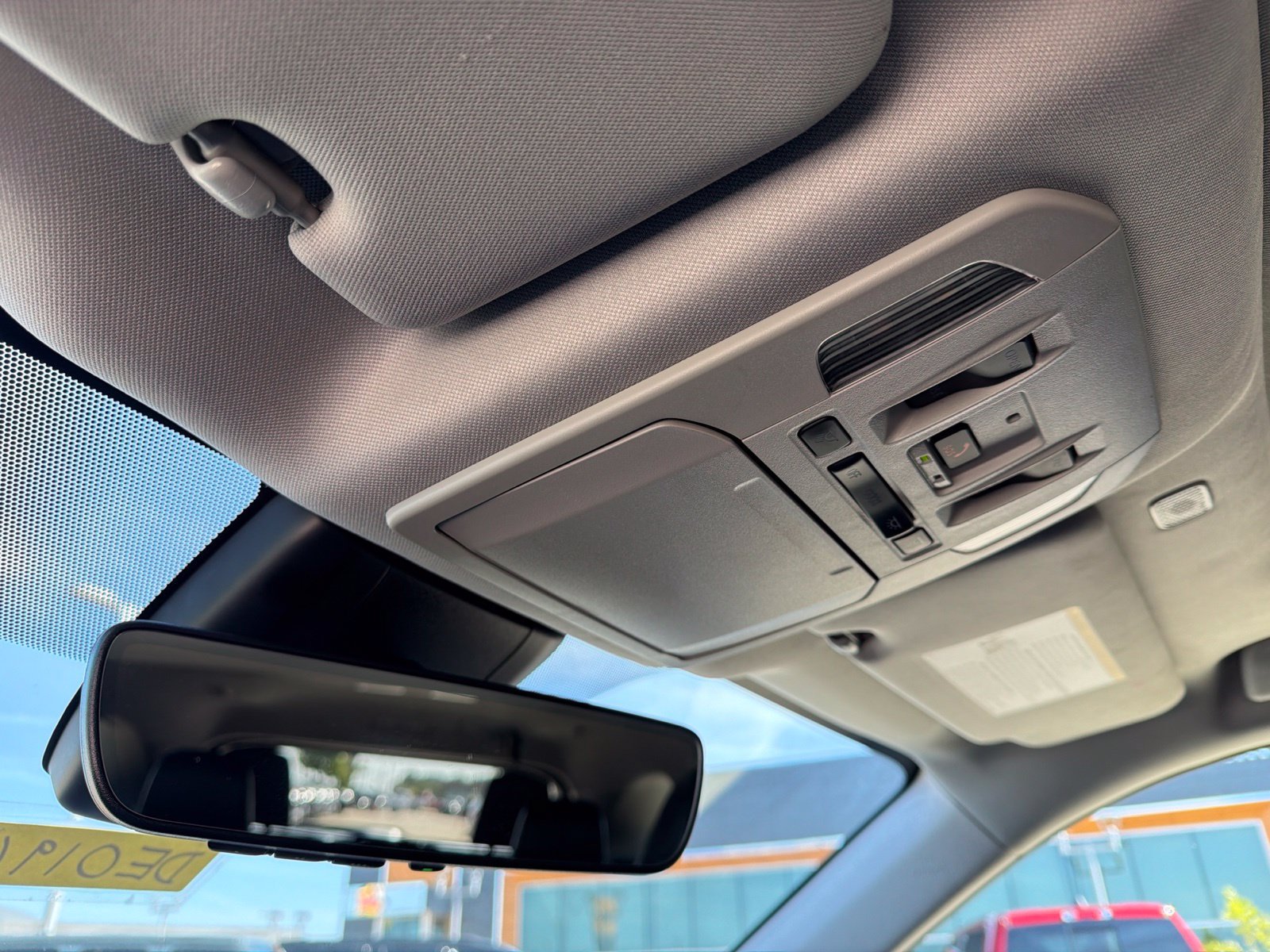 Used 2024 Toyota Highlander XLE FWD image 27