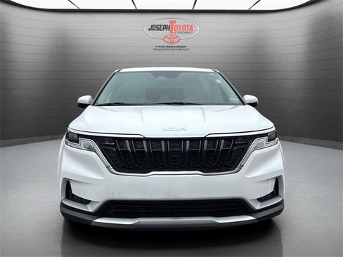 Used 2024 Kia Carnival LX image 7