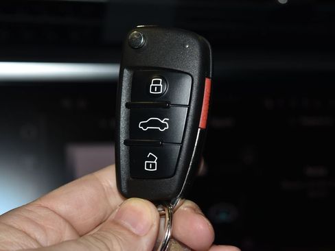 Certified 2025 Audi Q3 2.0T Premium Plus w/ Premium Plus Package image 19