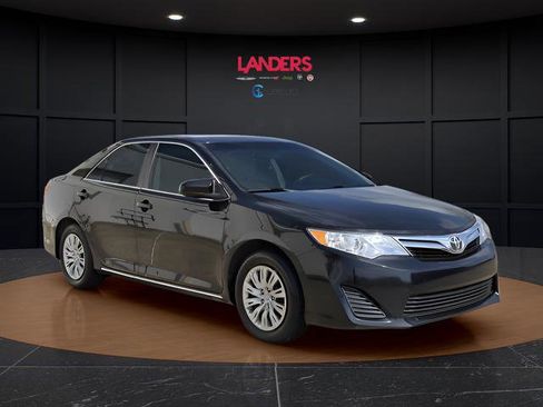 Used 2012 Toyota Camry LE image 5