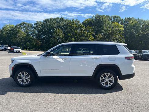 Used 2023 Jeep Grand Cherokee L Limited AWD/4WD image 5