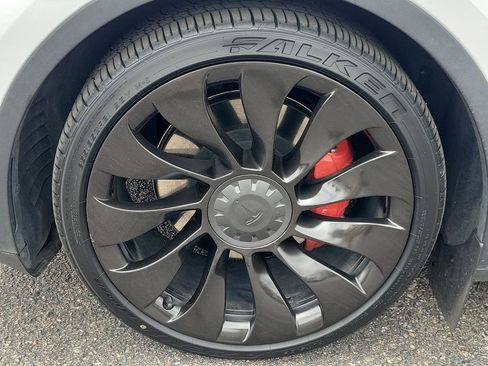 Used 2022 Tesla Model Y Performance AWD/4WD image 17