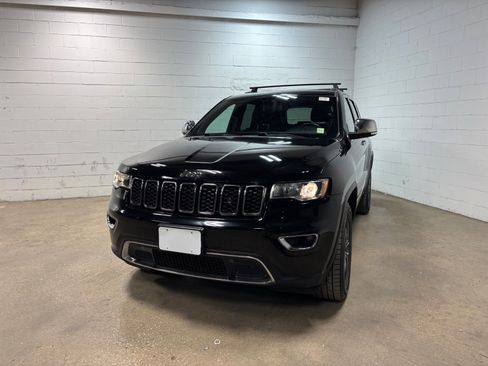 Used 2019 Jeep Grand Cherokee Limited AWD/4WD image 2