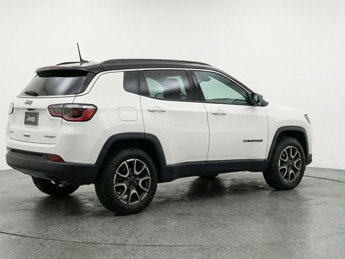 Used 2025 Jeep Compass Trailhawk AWD/4WD image 9