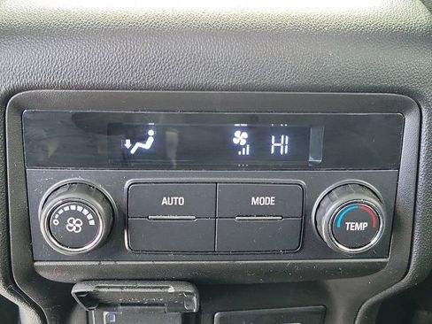 Used 2023 GMC Acadia SLE w/ Driver Convenience Package FWD image 16