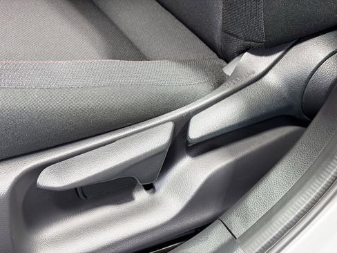 Used 2025 Toyota Prius Plug-In Hybrid image 6