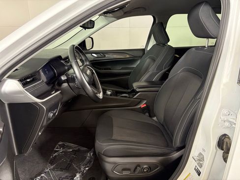Used 2022 Jeep Grand Cherokee L Laredo w/ Luxury Tech Group I AWD/4WD image 16