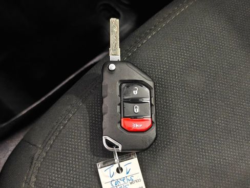 Used 2019 Jeep Wrangler Unlimited Sahara AWD/4WD image 12
