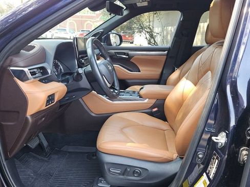 Used 2022 Toyota Highlander Platinum FWD image 10