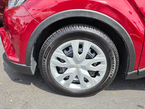 Used 2019 Toyota C-HR LE FWD image 10