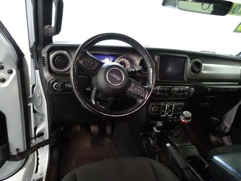 Certified 2022 Jeep Wrangler Unlimited Sport w/ Sun And Sound Package image 5