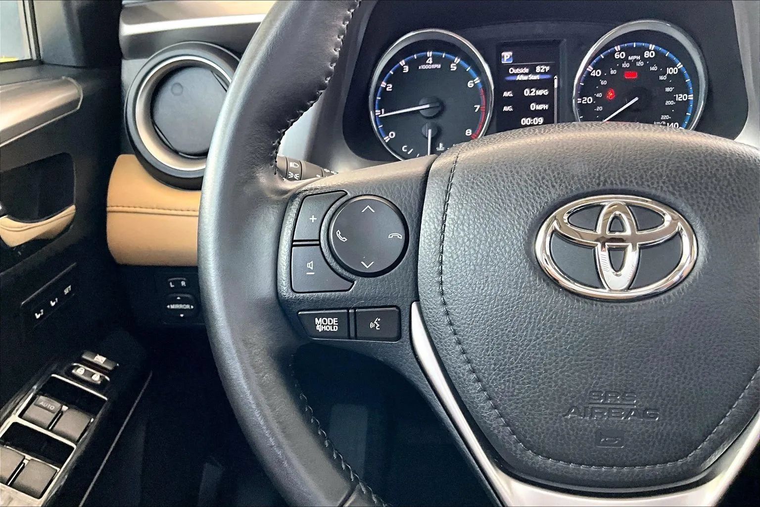 Used 2018 Toyota RAV4 Limited FWD image 10