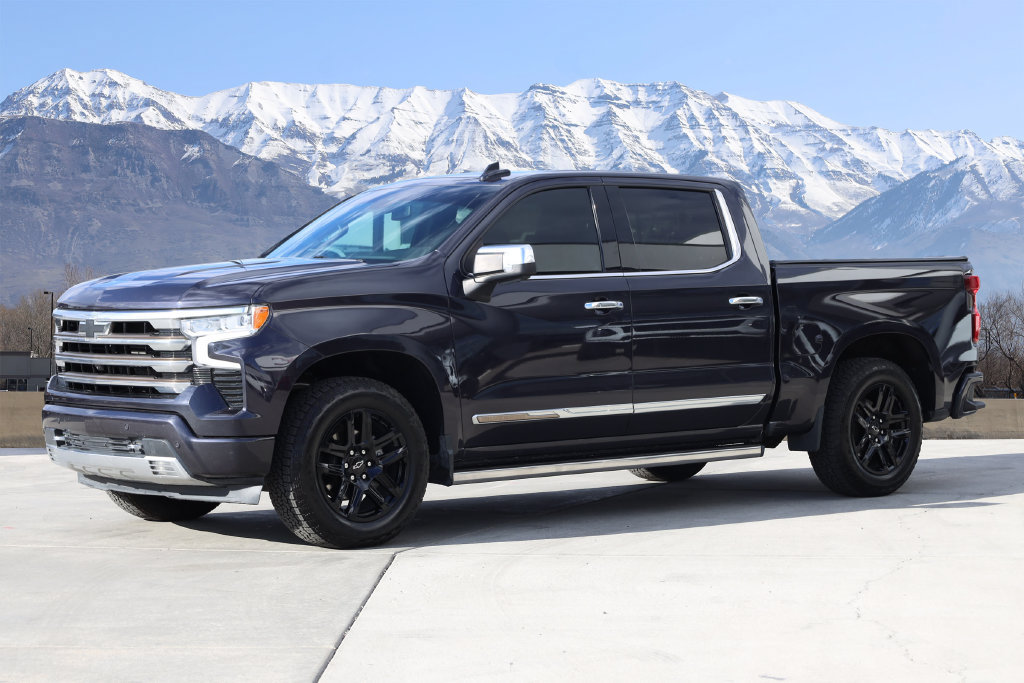 Used 2022 Chevrolet Silverado 1500 High Country w/ High Country Premium Package AWD/4WD image 2