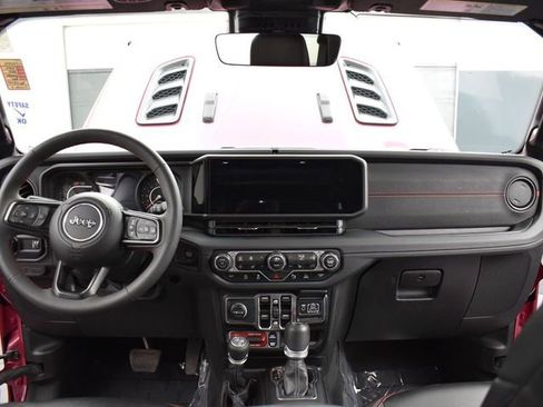 Used 2024 Jeep Wrangler Unlimited Rubicon image 9