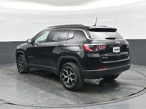 New 2026 Jeep Compass Limited w/ Mopar Graphics Package image 6